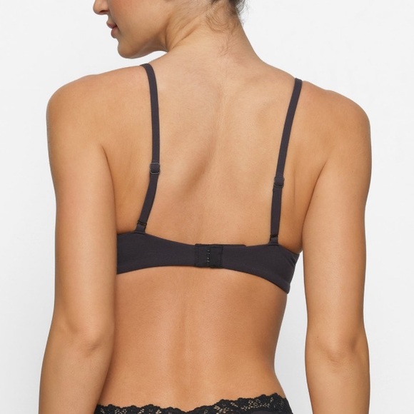 Skims Fits Everybody Unlined Scooped Bra - Picture 4 of 7
